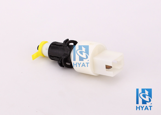 China 82483047 Interruptor de luz de freno abierto de plástico para ALFA ROMEO / FIAT OE 82483047/ 82483047 proveedor