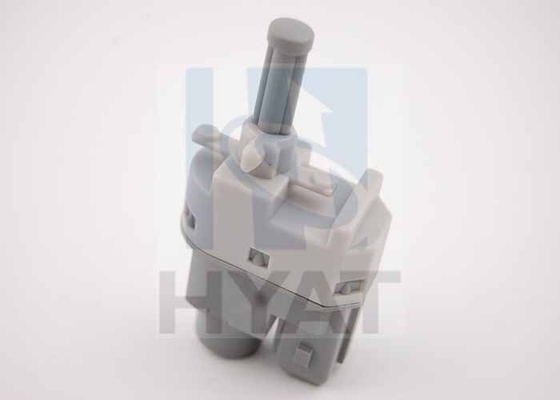 Control de la luz del freno de plástico en el embrague trasero Ford OE 7 029 405/93810-3K000 proveedor